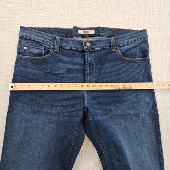 Tommy Hilfiger Jeans Men's 42x32 Stretch Medium Wash Denim Straight Leg EUC LN - Picture 4 of 15